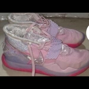 Nike KEVIN DURANT 12TH EDDITION AUNT PERAL SHOE Athletic Shoes